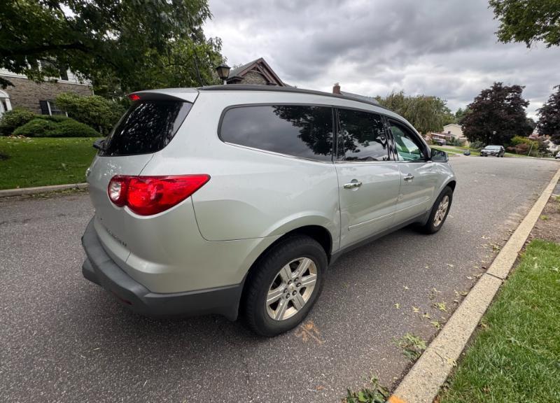 Chevrolet Traverse 2LT AWD 2011