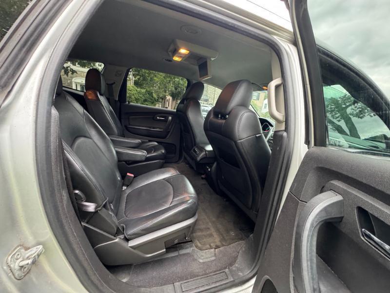 Chevrolet Traverse 2LT AWD 2011
