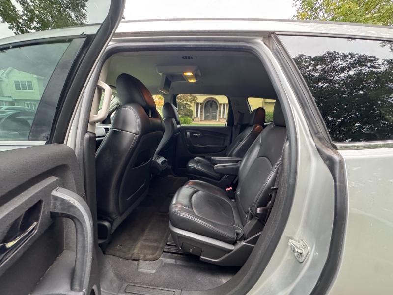 Chevrolet Traverse 2LT AWD 2011