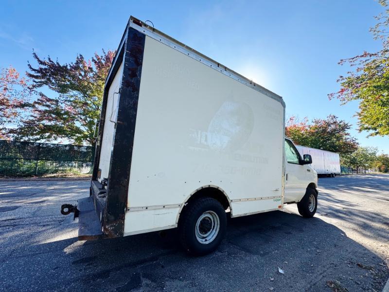 Ford Econoline E-350 Super Duty 2005