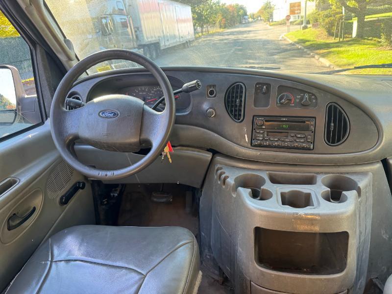 Ford Econoline E-350 Super Duty 2005