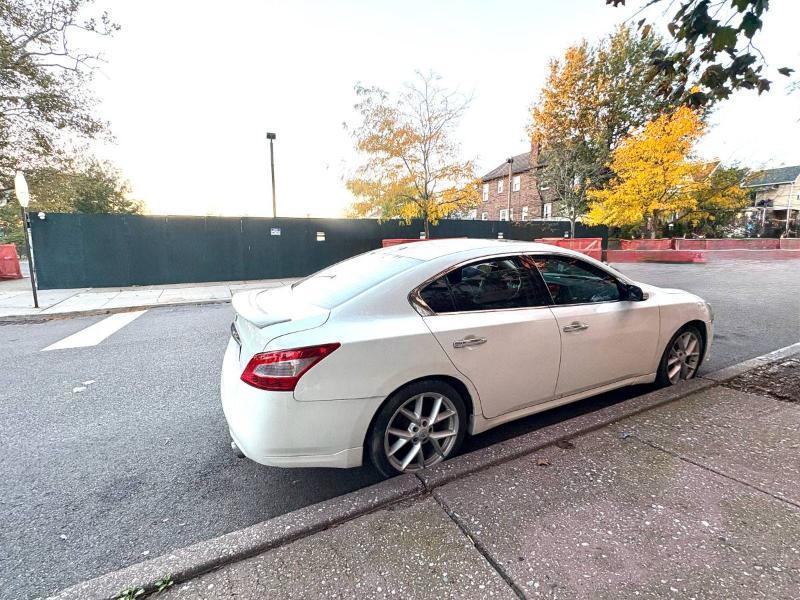 Nissan Maxima S 2009