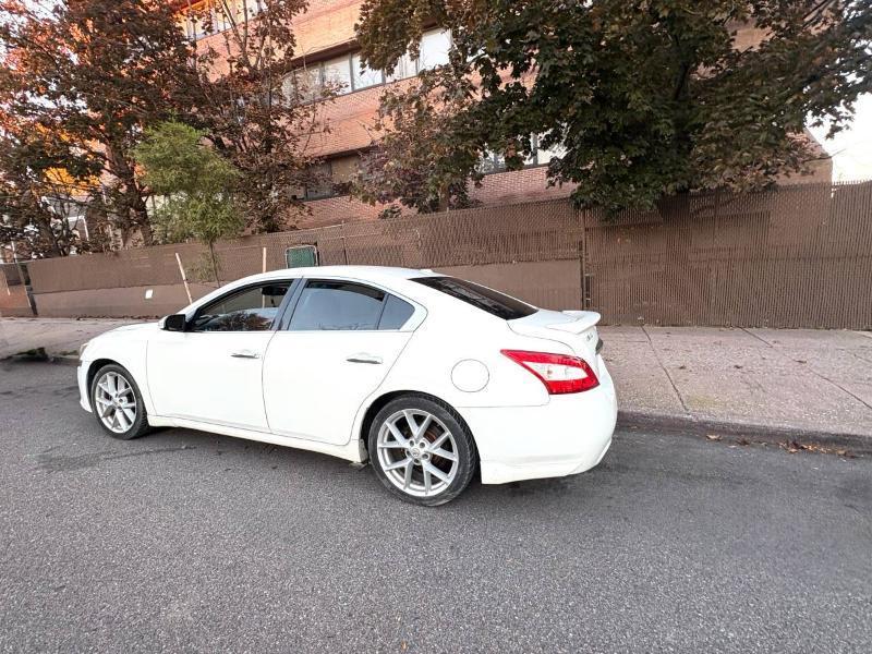 Nissan Maxima S 2009