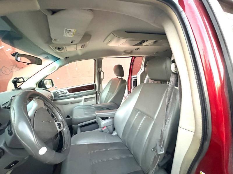 Chrysler Town & Country Touring 2010