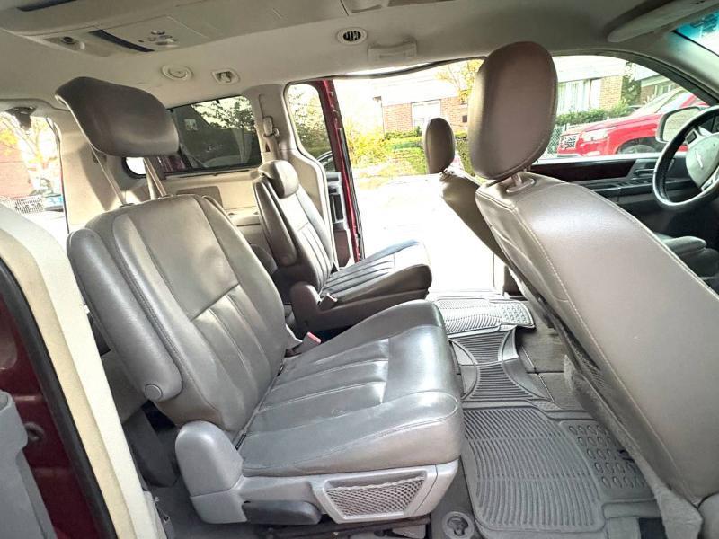 Chrysler Town & Country Touring 2010