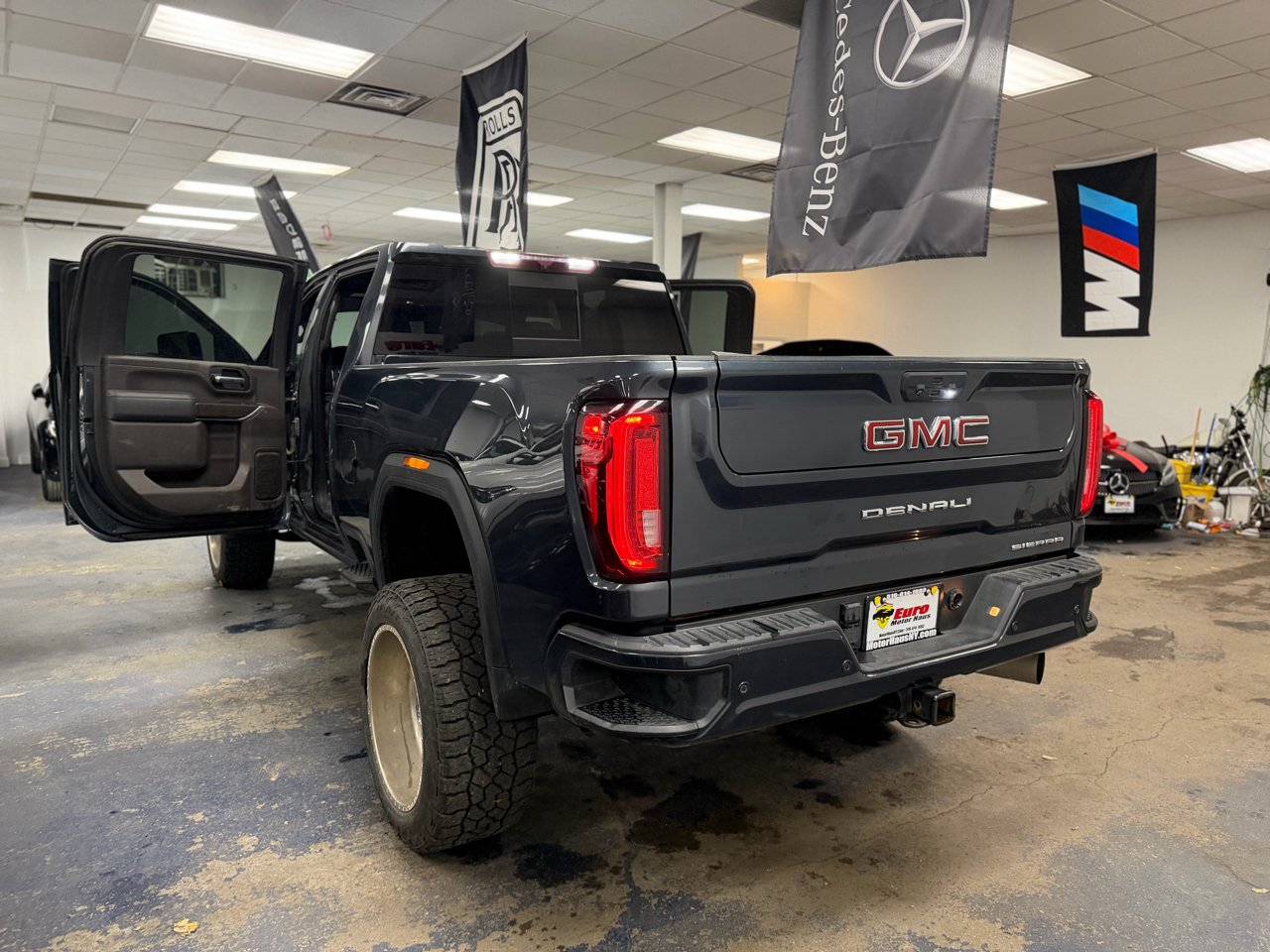 GMC Sierra 3500HD Denali Crew Cab Long Box 4WD 2022