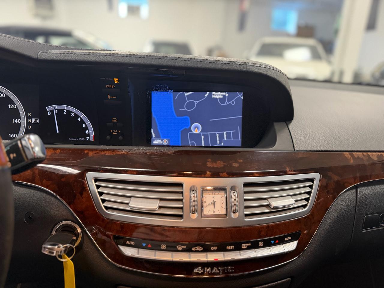 Mercedes-Benz S-Class S550 4-MATIC 2010