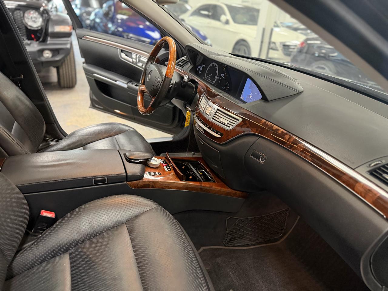 Mercedes-Benz S-Class S550 4-MATIC 2010