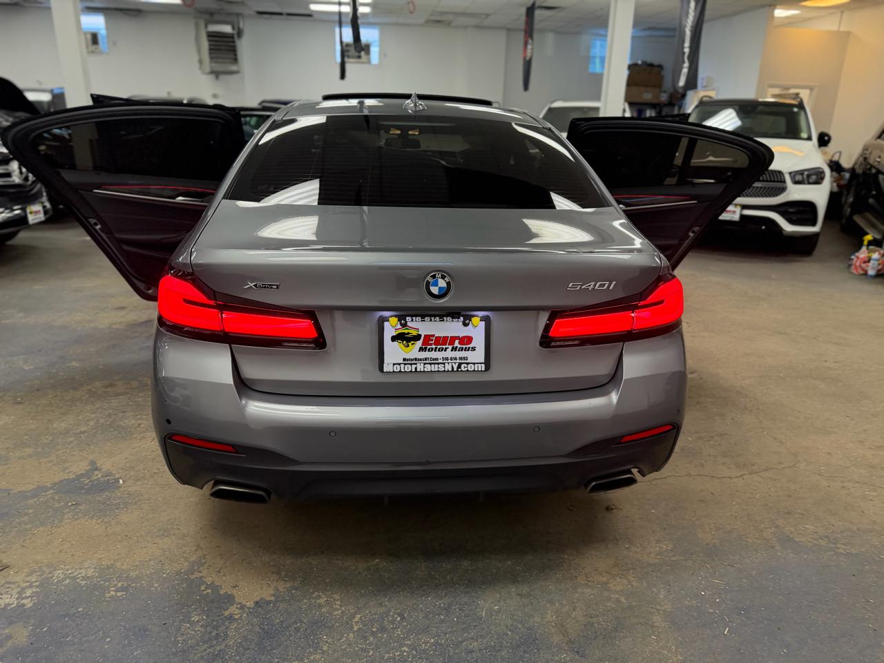 BMW 5-Series 540i xDrive 2023