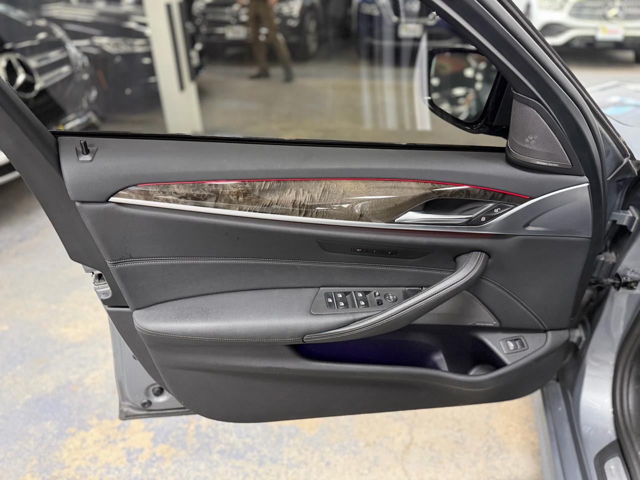 BMW 5-Series 540i xDrive 2023