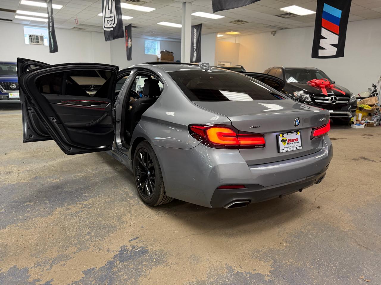 BMW 5-Series 540i xDrive 2023