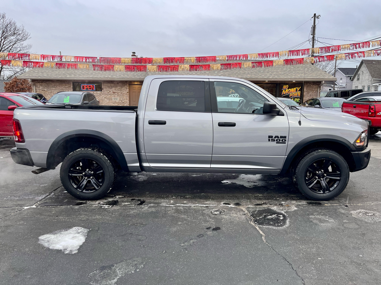 RAM 1500 Classic Warlock 4x4 Crew Cab 5'7" Box 2024