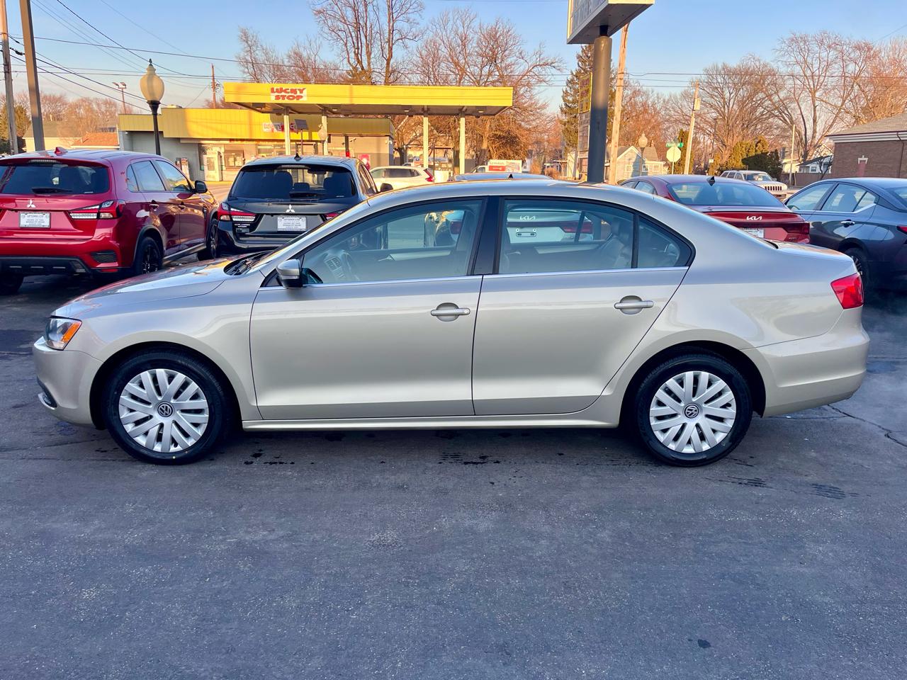 Volkswagen Jetta Sedan 4dr Auto SE PZEV 2013