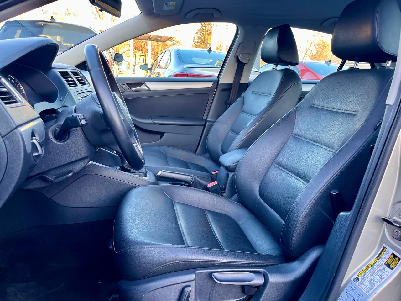 Volkswagen Jetta Sedan 4dr Auto SE PZEV 2013