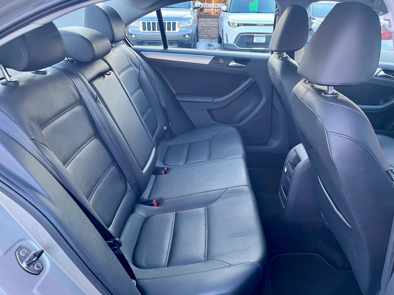 Volkswagen Jetta Sedan 4dr Auto SE PZEV 2013