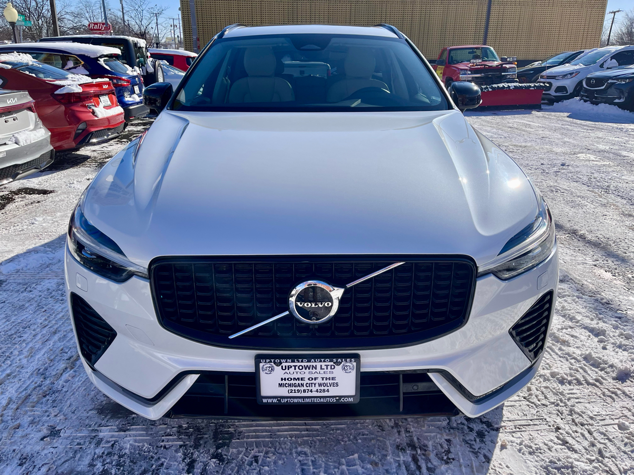 Volvo XC60 B5 AWD Plus Dark Theme 2024