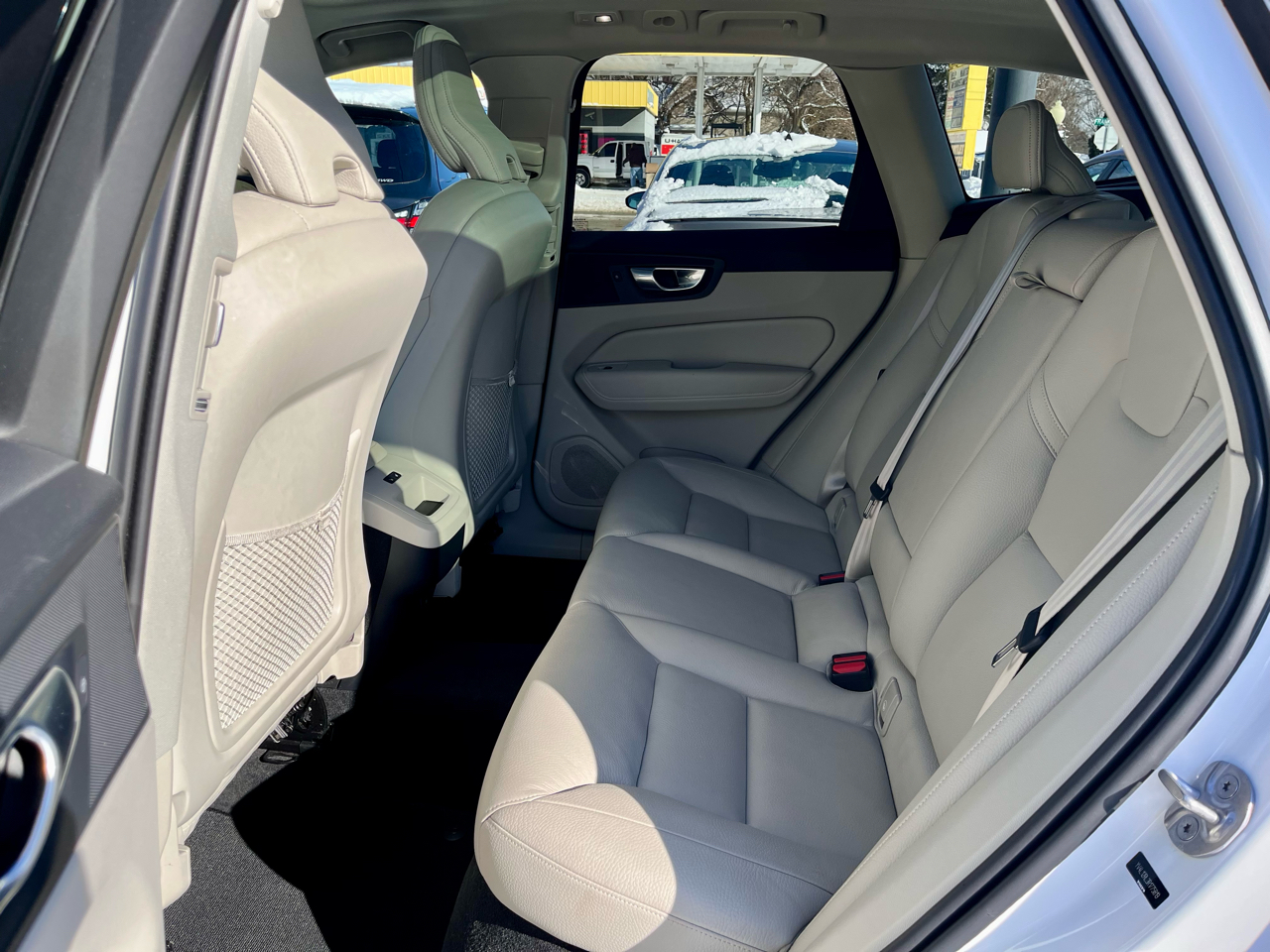 Volvo XC60 B5 AWD Plus Dark Theme 2024