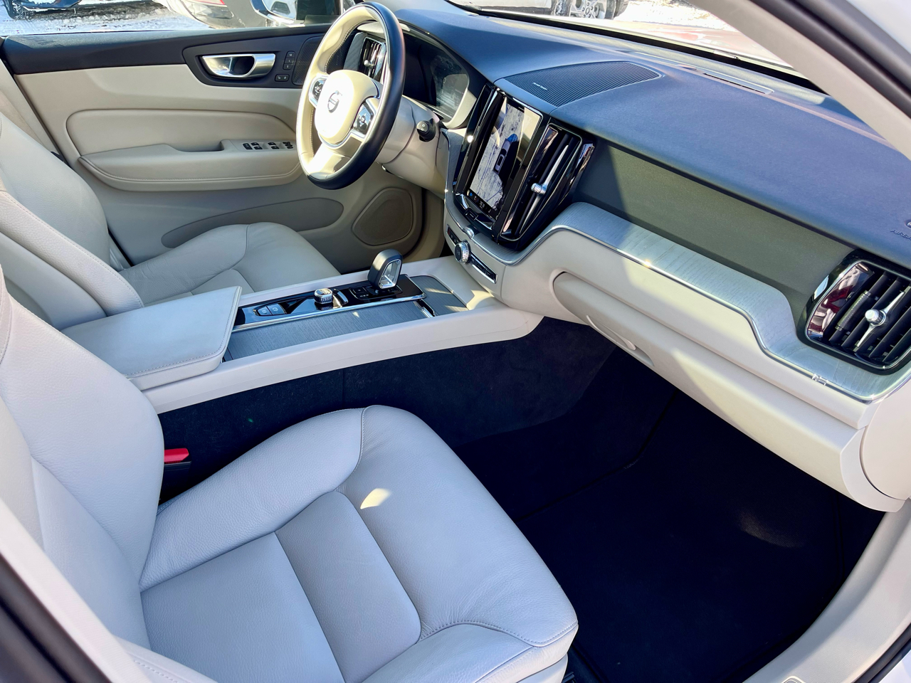 Volvo XC60 B5 AWD Plus Dark Theme 2024