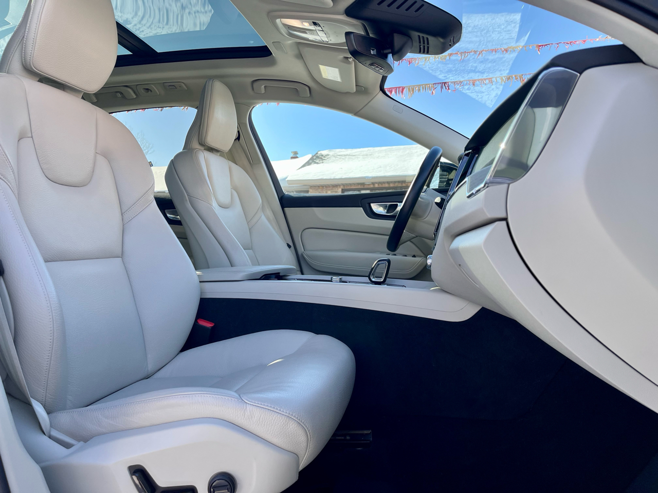 Volvo XC60 B5 AWD Plus Dark Theme 2024