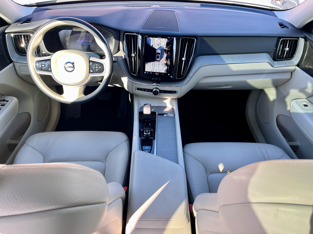 Volvo XC60 B5 AWD Plus Dark Theme 2024