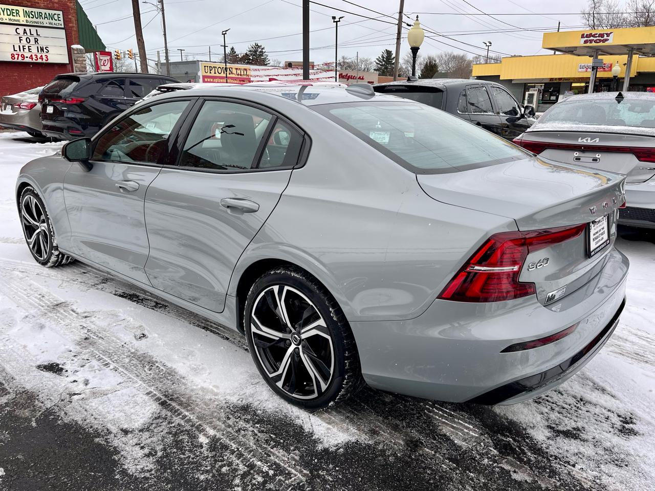 Volvo S60 B5 AWD Core Dark Theme 2024