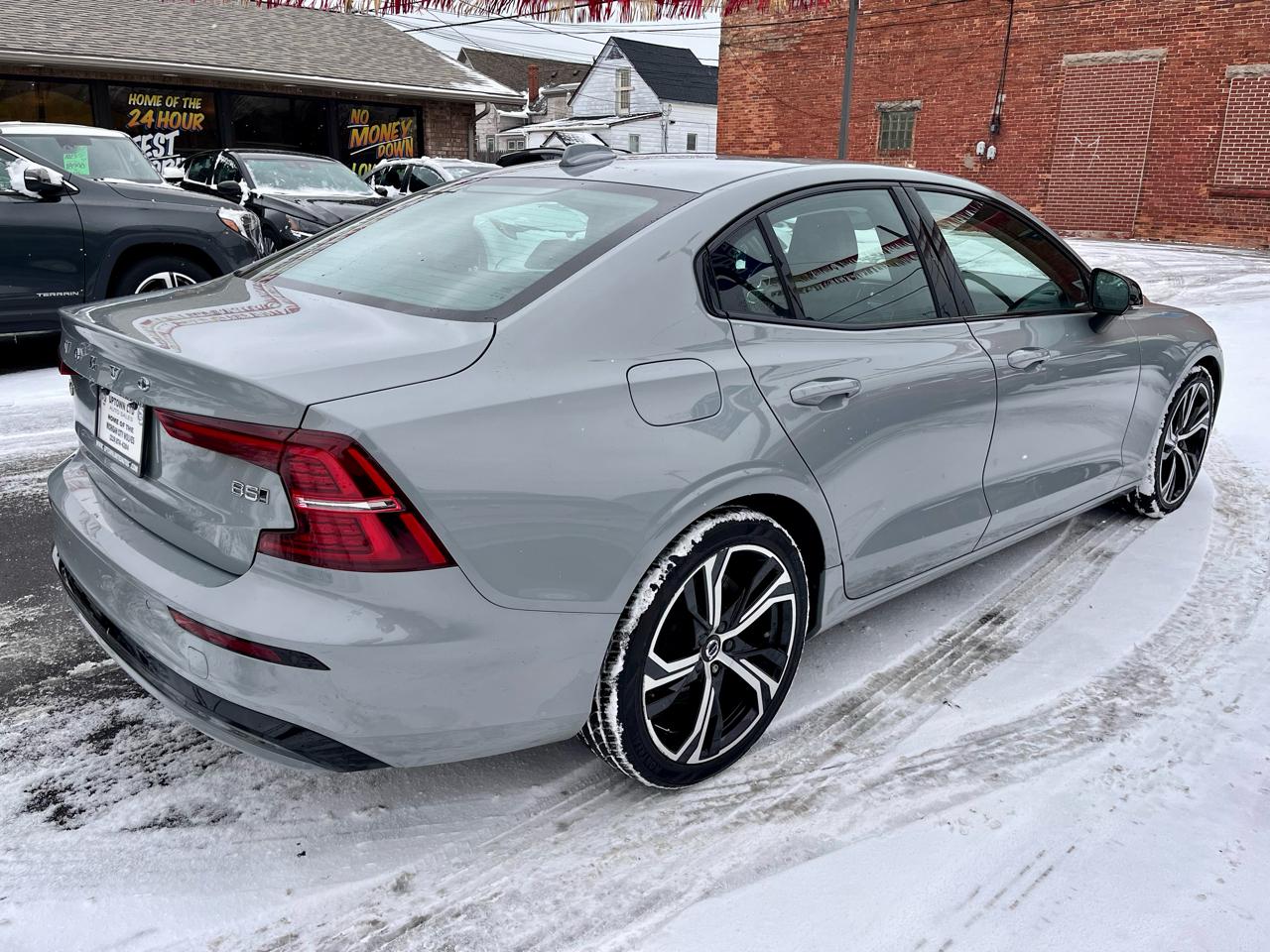 Volvo S60 B5 AWD Core Dark Theme 2024