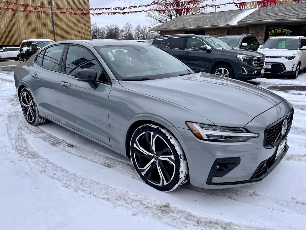 Volvo S60 B5 AWD Core Dark Theme 2024