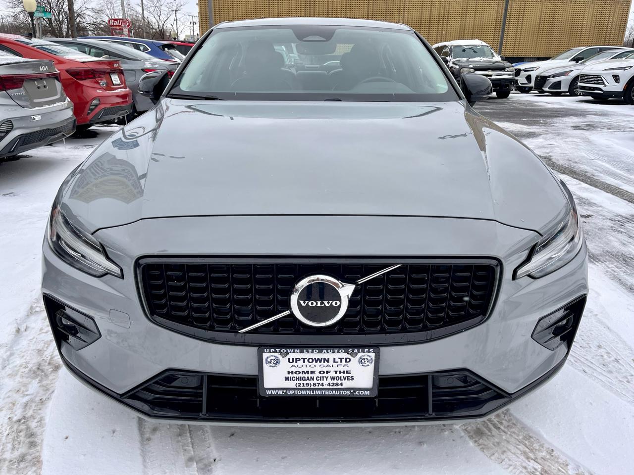 Volvo S60 B5 AWD Core Dark Theme 2024