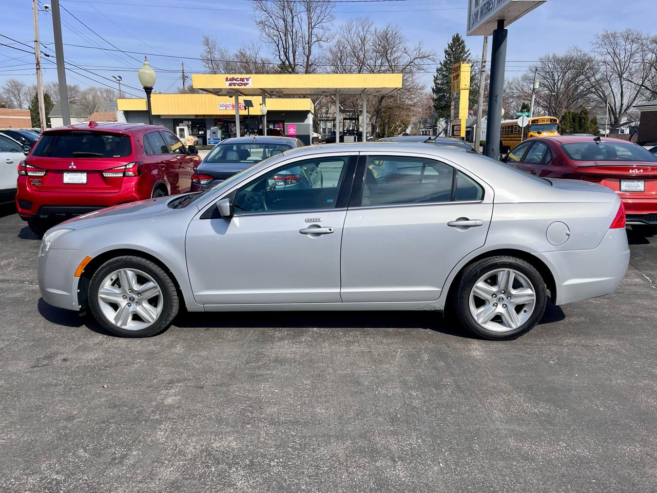 Mercury Milan 4dr Sdn FWD 2010