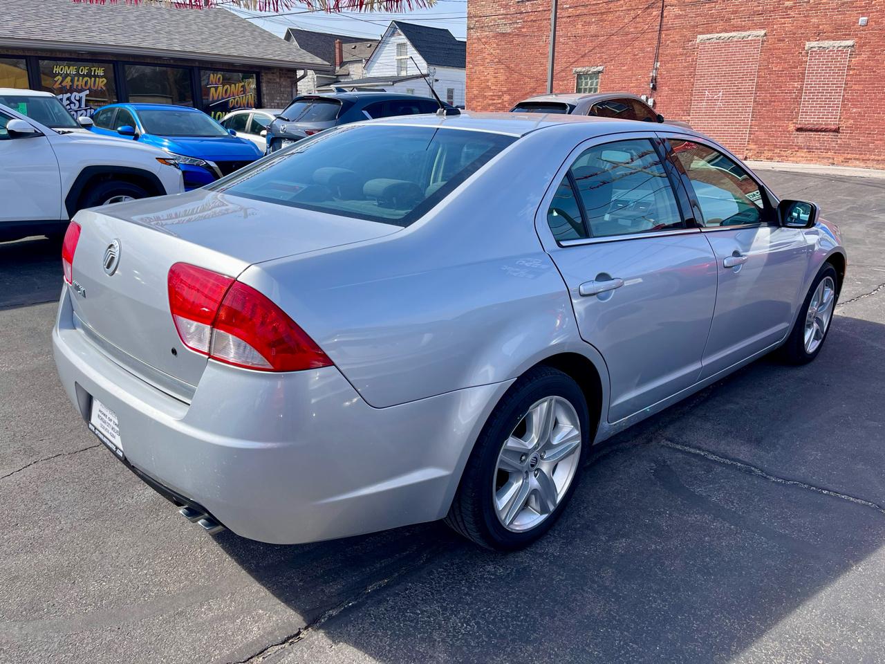 Mercury Milan 4dr Sdn FWD 2010