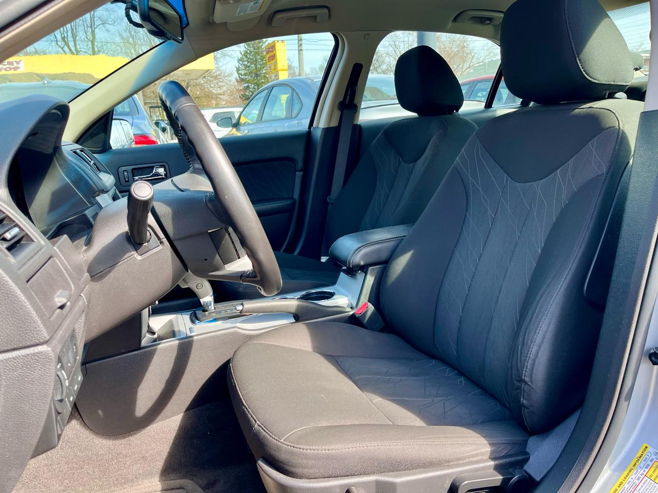 Mercury Milan 4dr Sdn FWD 2010