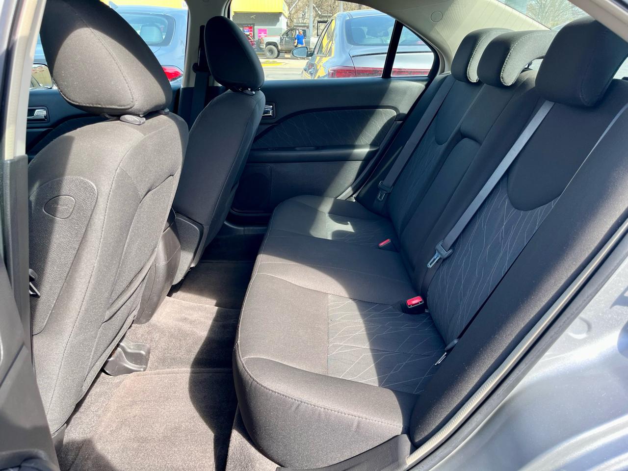 Mercury Milan 4dr Sdn FWD 2010