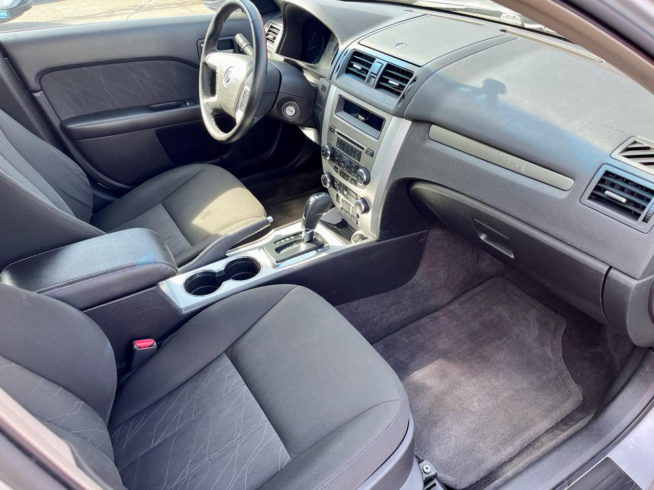 Mercury Milan 4dr Sdn FWD 2010