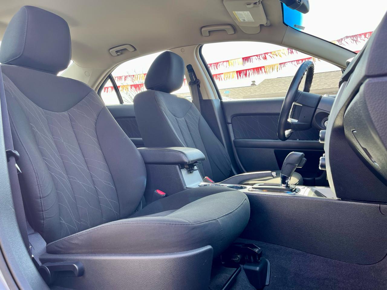 Mercury Milan 4dr Sdn FWD 2010