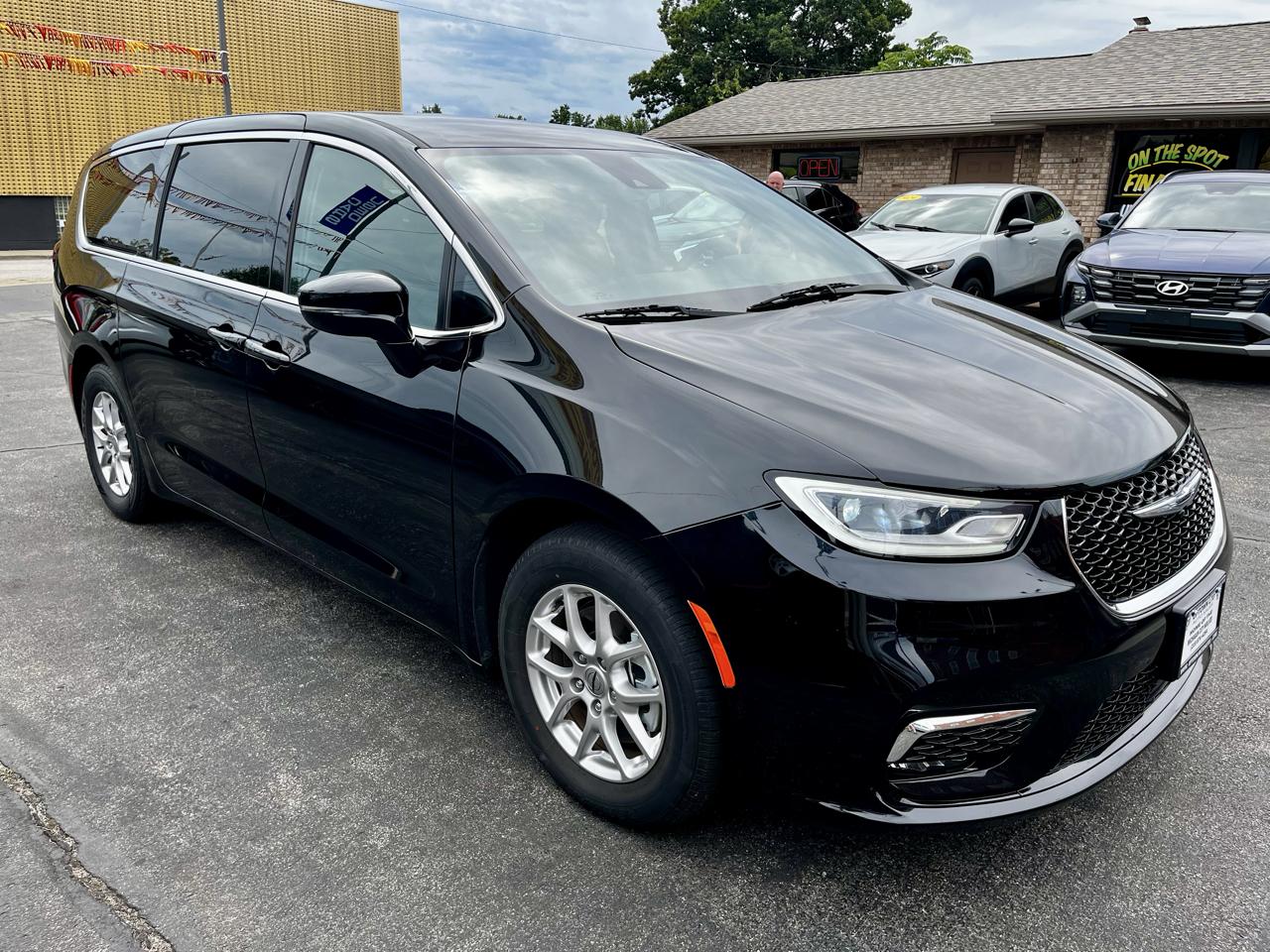 Chrysler Pacifica Select FWD 2025