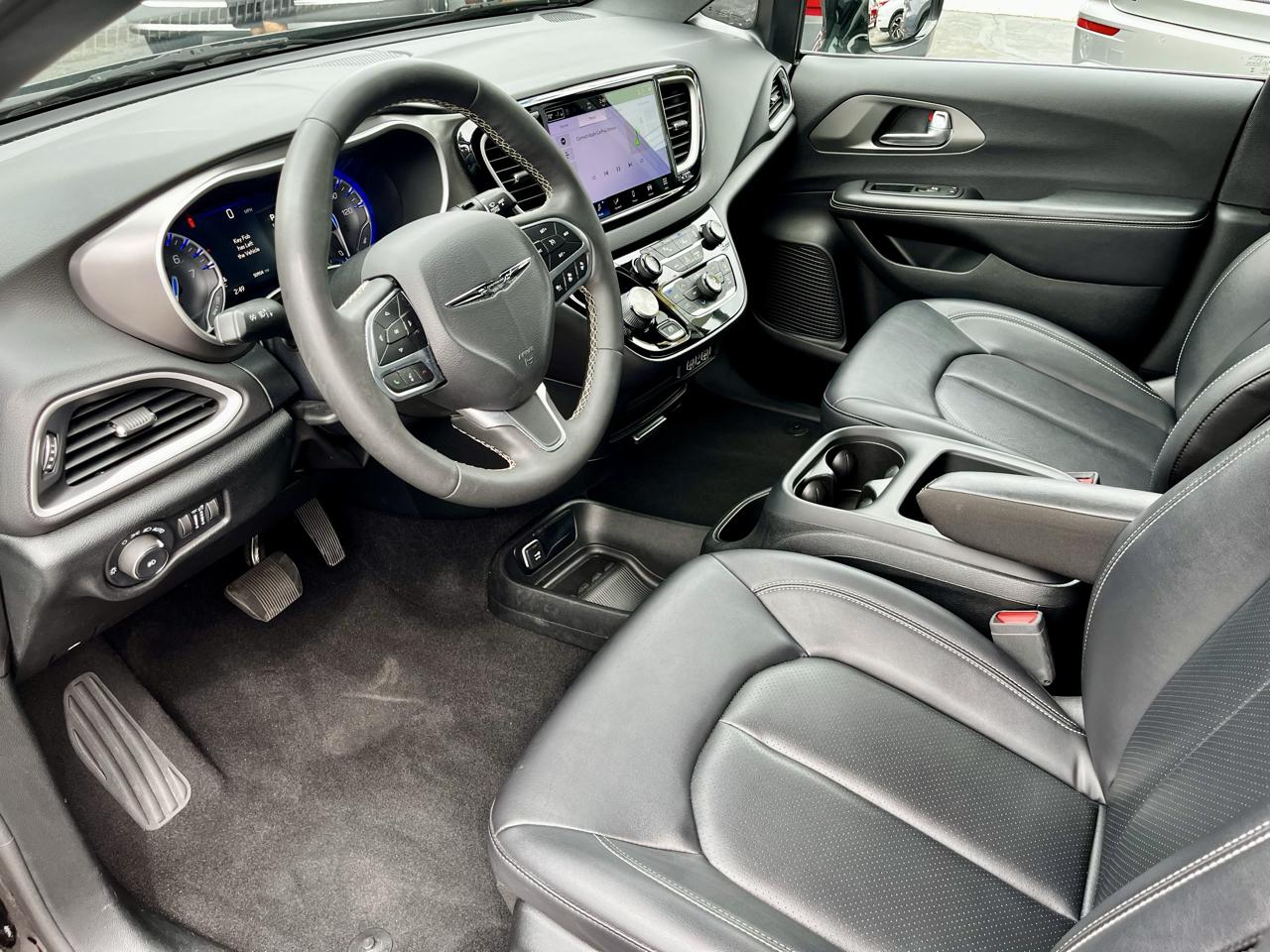 Chrysler Pacifica Select FWD 2025