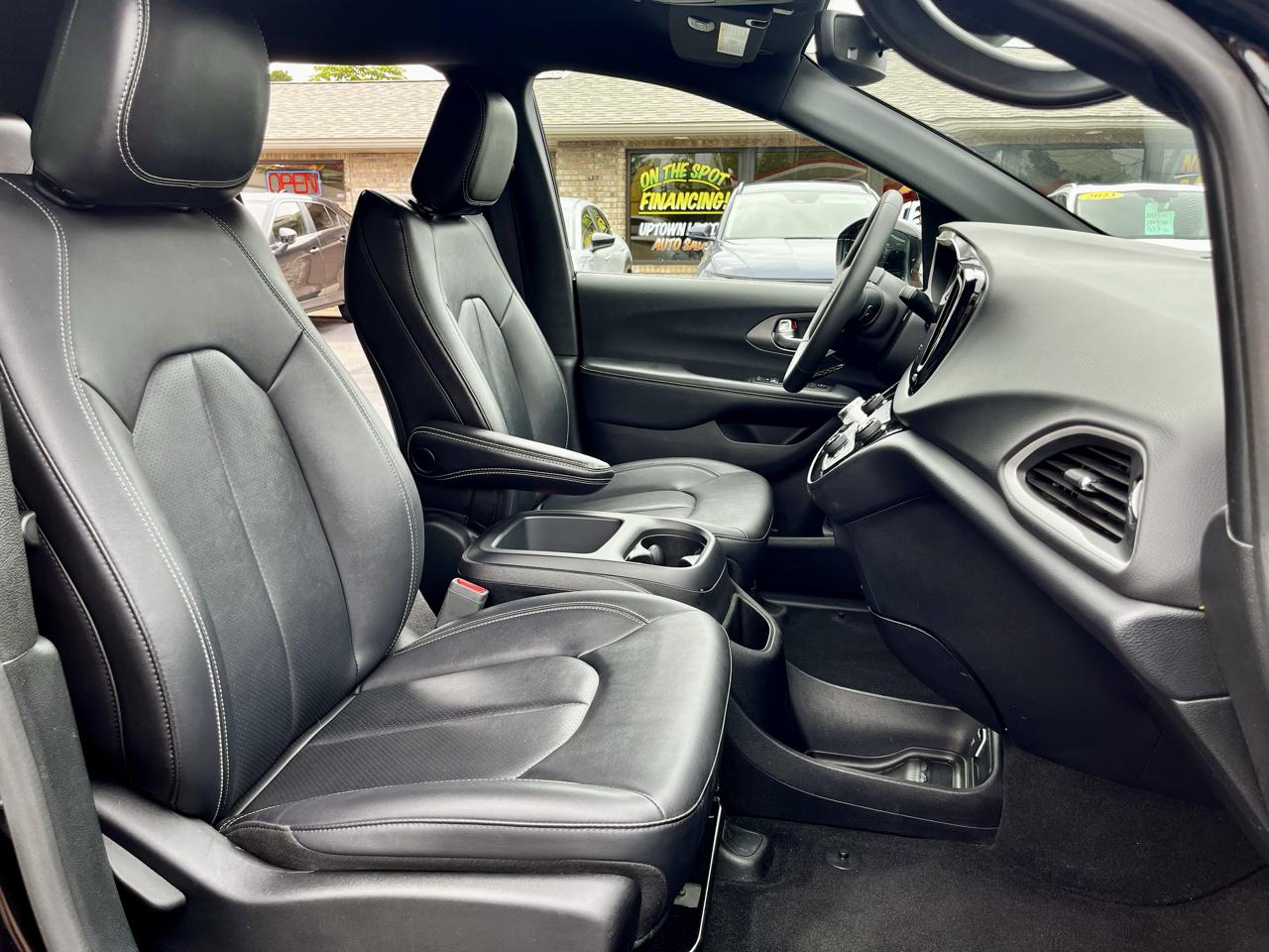 Chrysler Pacifica Select FWD 2025