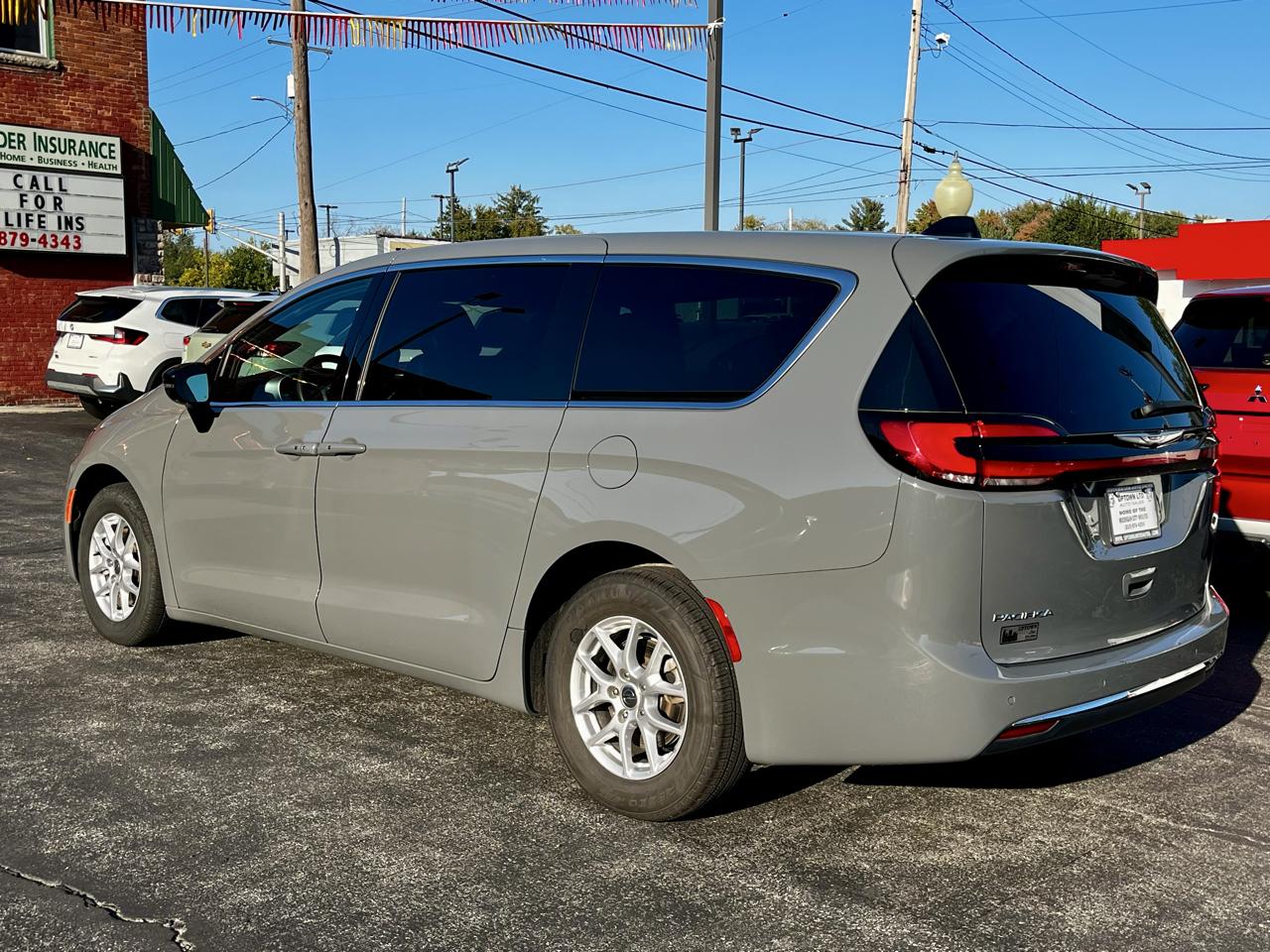 Chrysler Pacifica Select FWD 2025