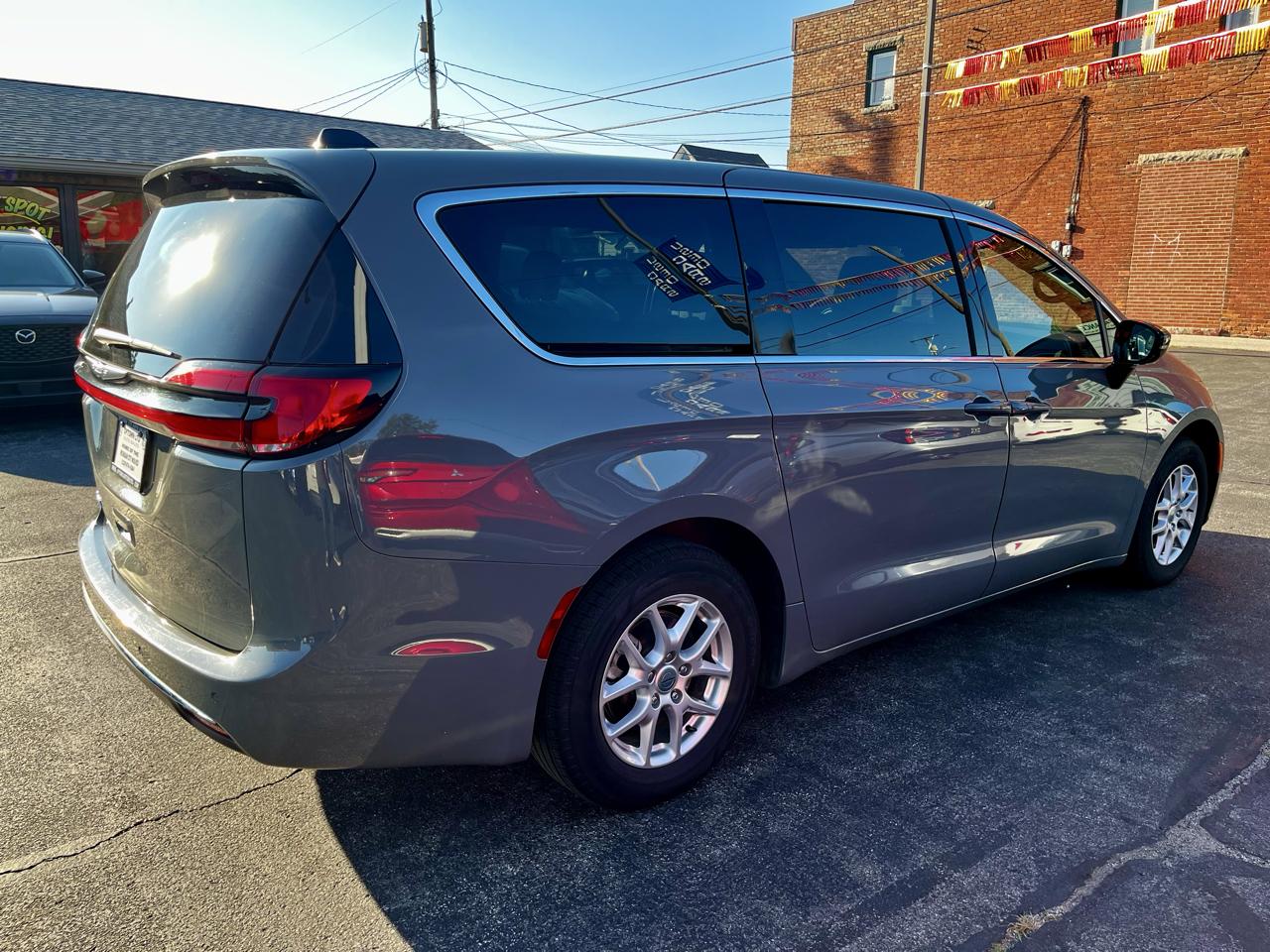 Chrysler Pacifica Select FWD 2025