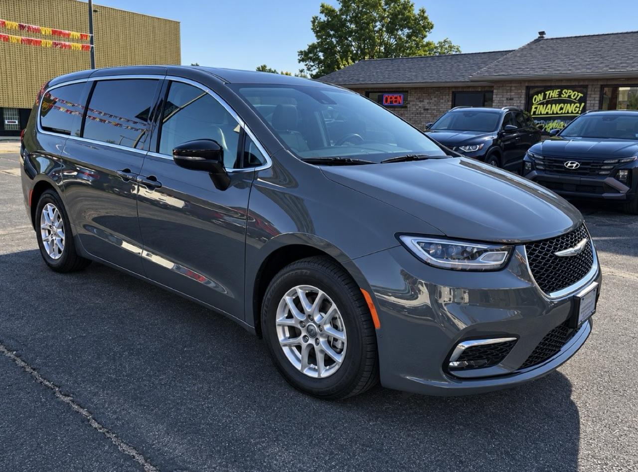 Chrysler Pacifica Select FWD 2025