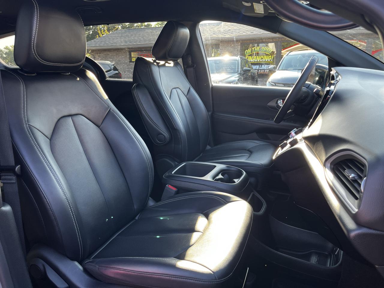 Chrysler Pacifica Select FWD 2025