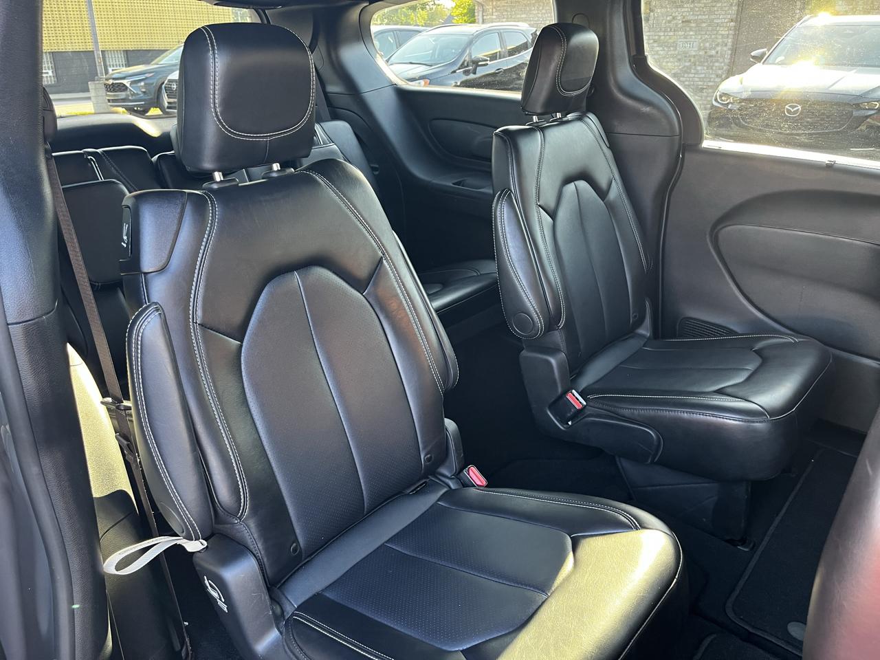 Chrysler Pacifica Select FWD 2025