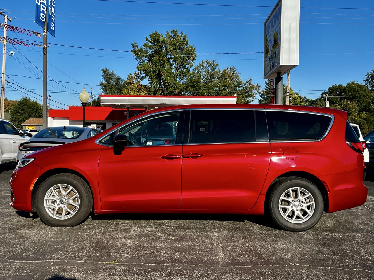 Chrysler Pacifica Touring L FWD 2024