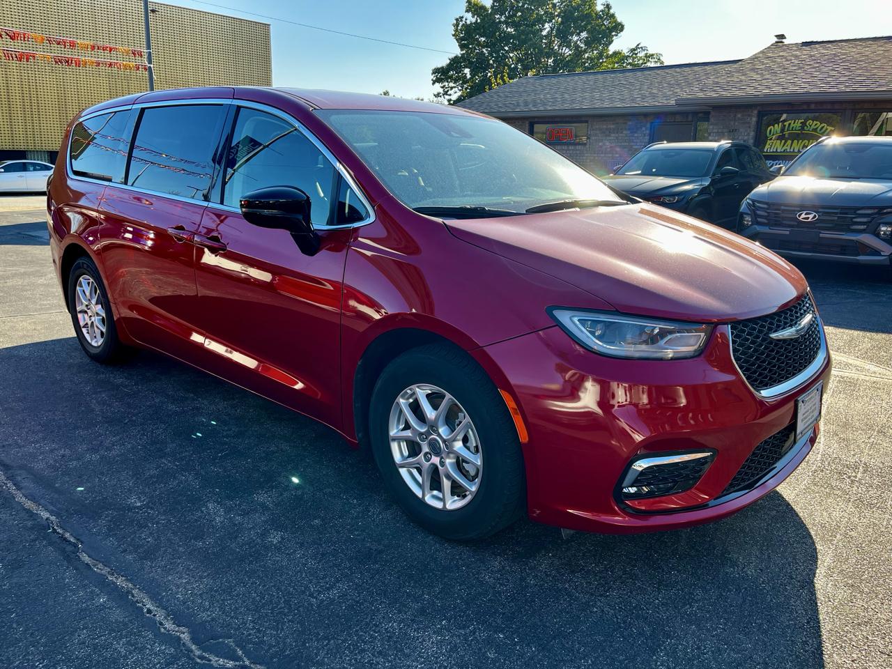 Chrysler Pacifica Touring L FWD 2024