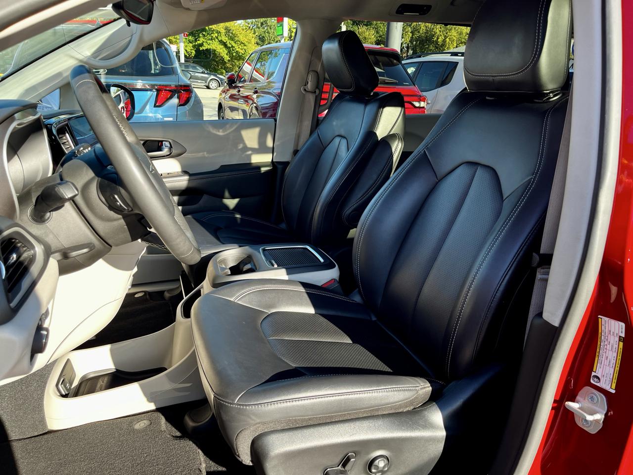 Chrysler Pacifica Touring L FWD 2024