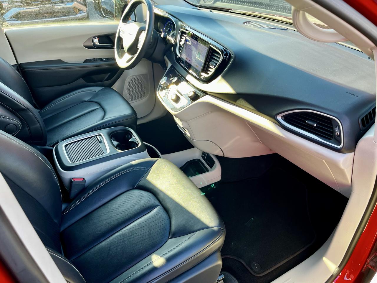 Chrysler Pacifica Touring L FWD 2024