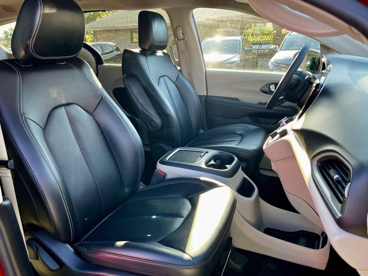 Chrysler Pacifica Touring L FWD 2024