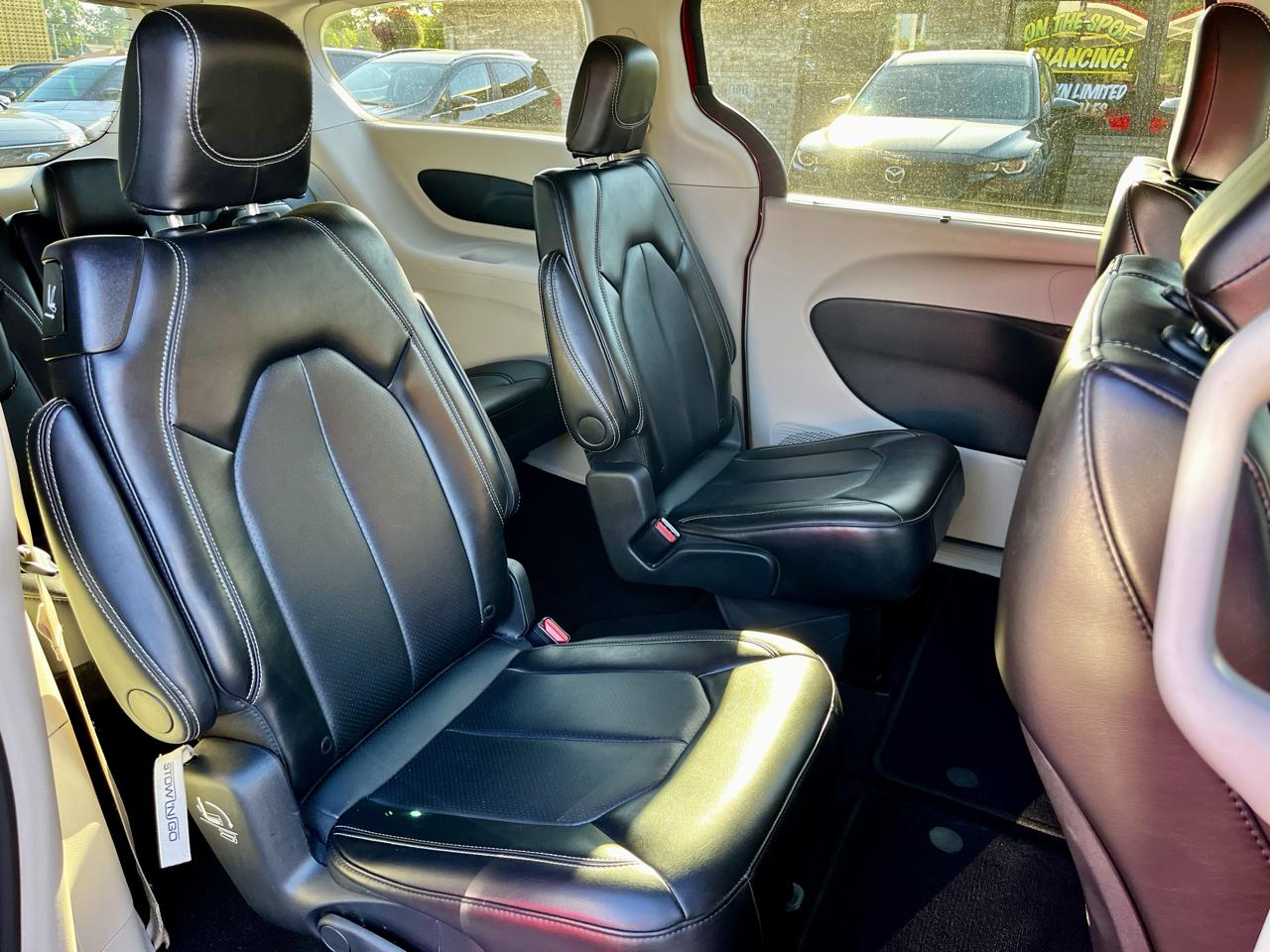 Chrysler Pacifica Touring L FWD 2024