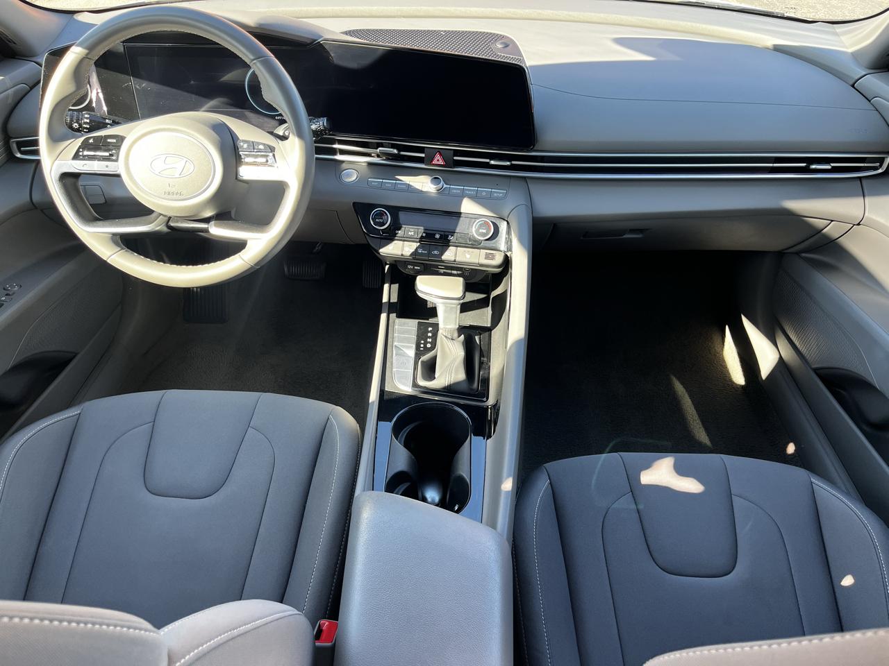 Hyundai Elantra SEL Convenience IVT 2025