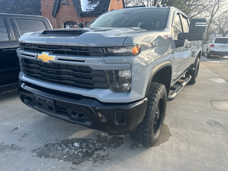 Chevrolet Silverado 2500HD Custom Crew Cab Short Box 4WD 2025